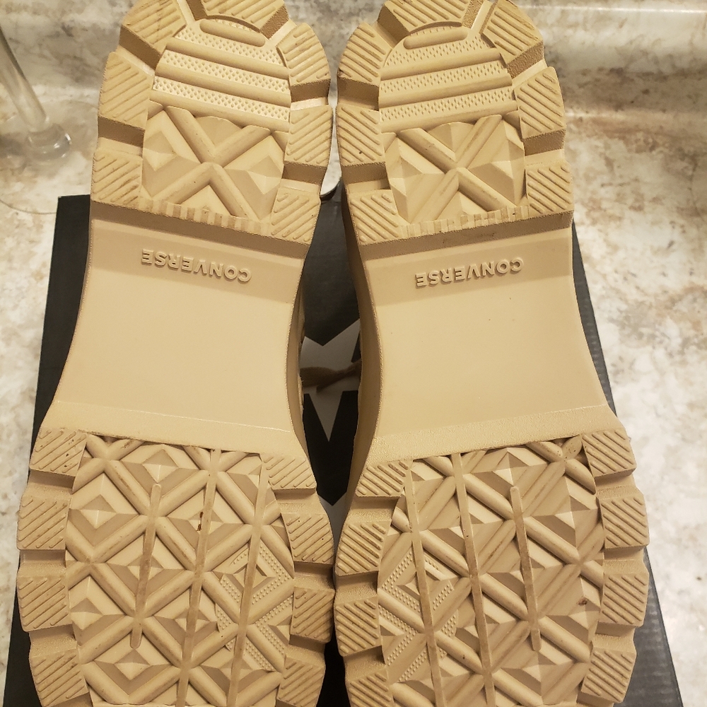 Converse Chuck Taylor Platforms - Picture 6 of 6